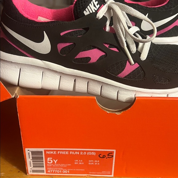 Nike Free Run Girls 5Y 💖🏃‍♀️🖤 - Picture 8 of 8